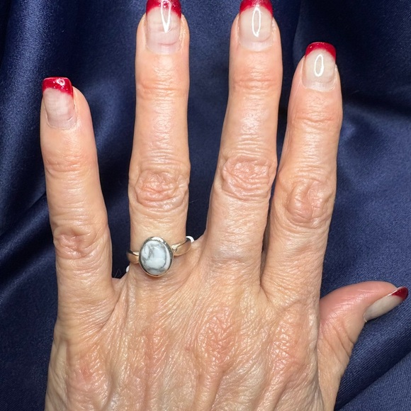 Ring White Buffalo Turquoise Cabochon 925 Sterling Silver Elegant Minimalist - Picture 2 of 8